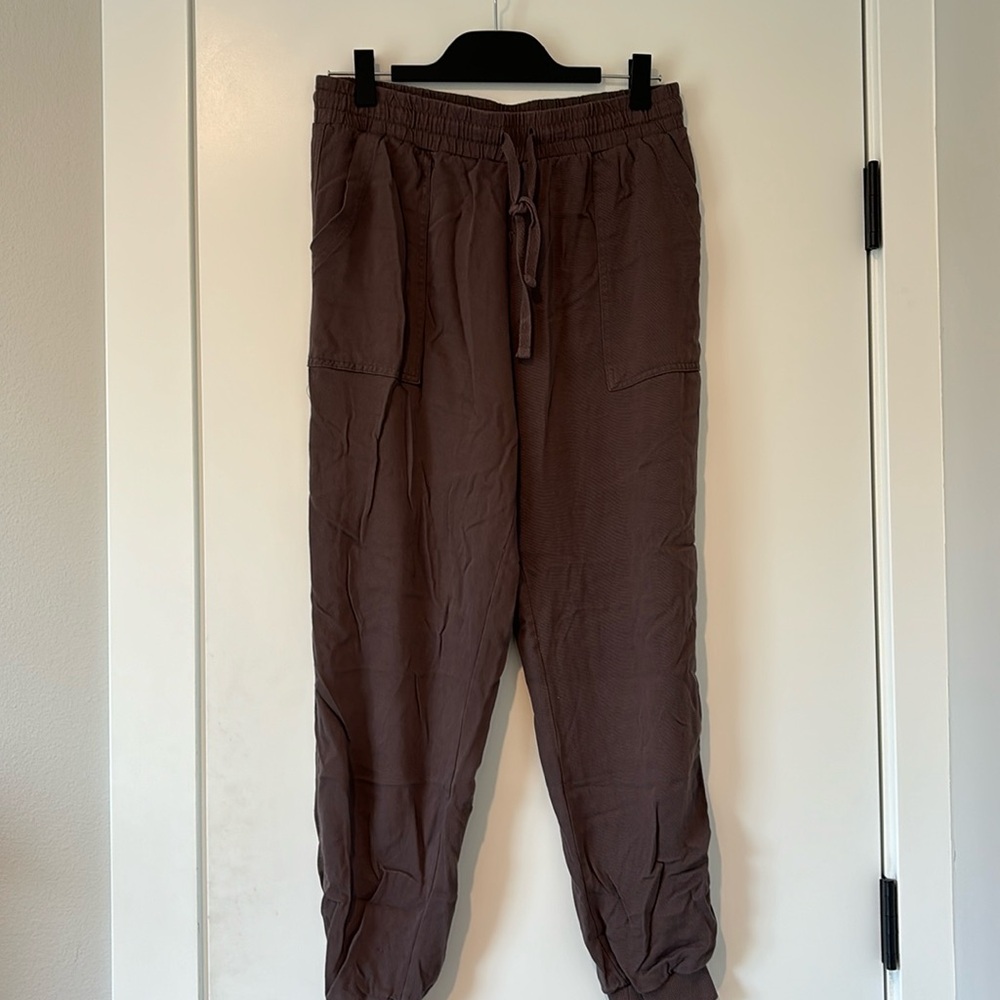Splendid size medium rayon joggers. Brown.